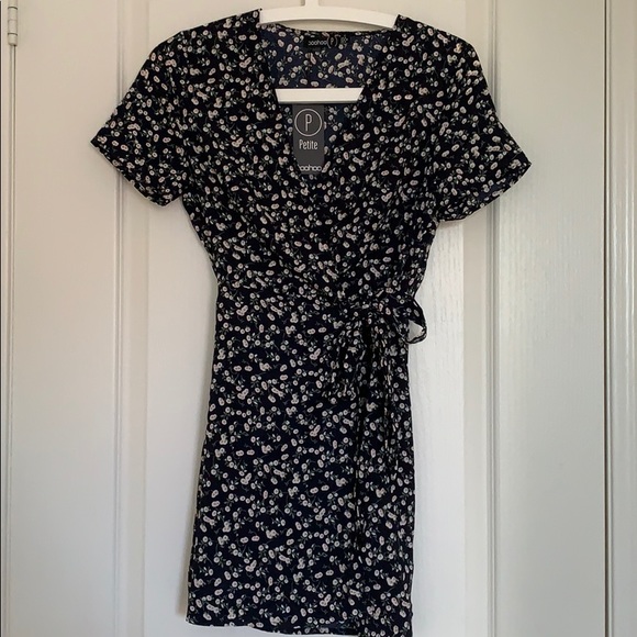 Boohoo Floral Wrap Dress

**Bundle 4 for $15** - Picture 2 of 5